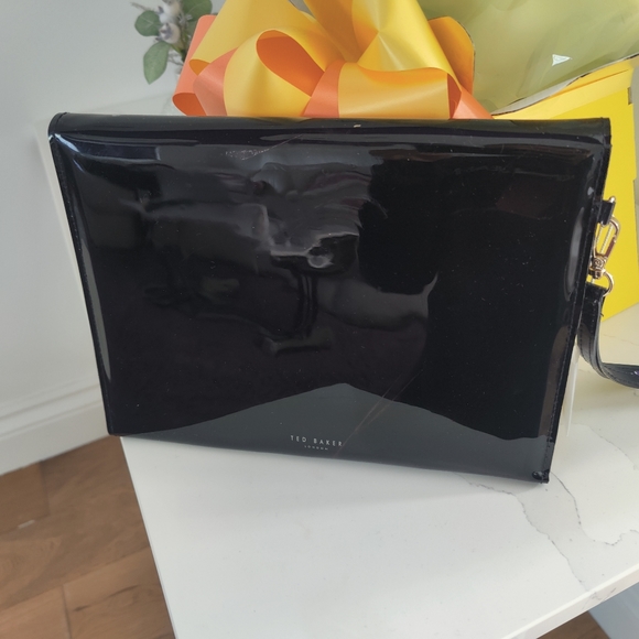 Gorgeous Ted Baker Black w Pink Bow Envelope Clutch Bag Gloss New - Picture 10 of 13